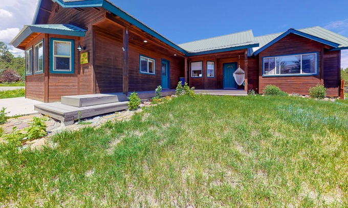 Pagosa Highlands House | Modern cabin with deck, BBQ, & on-site amenity add-ons - near lake & hiking