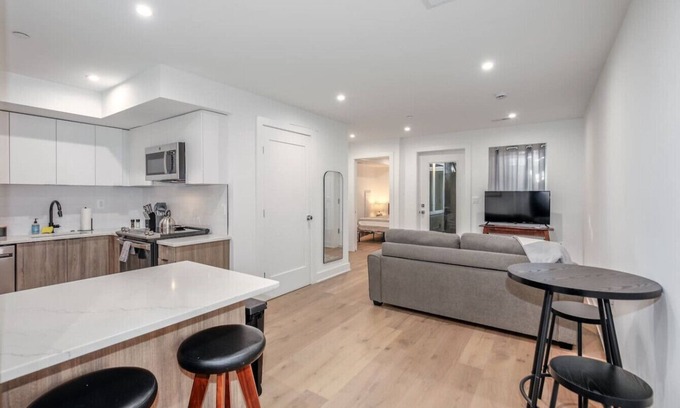 Capitol Hill Hotel | Modern Capitol Hill Apartment – 3 Min Walk to Metro!