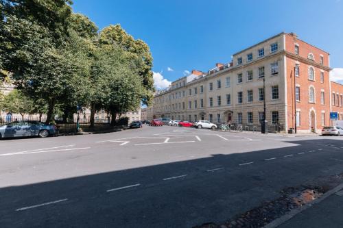Saint Paul's Apartment | Modern & Central 2BD Flat - Broadmead