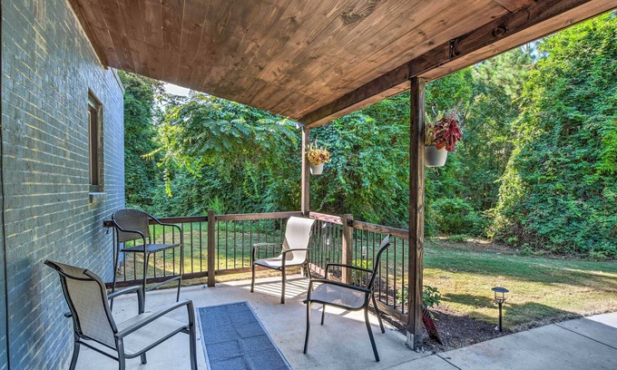 Central Apartment | Modern Central Apartment w/BBQ Patio & Yard!