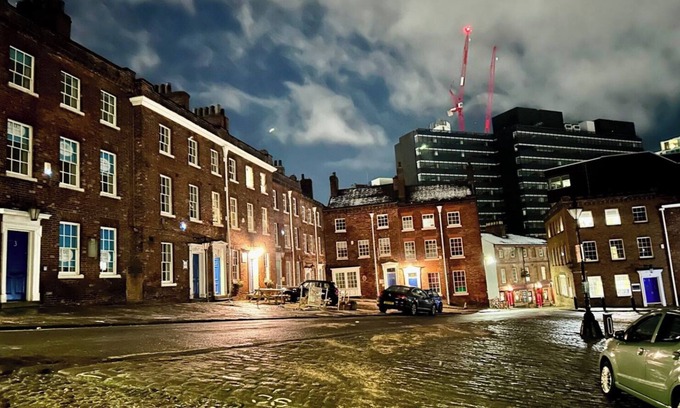 Sheffield Apartment | Modern Central Edwardian Apartment 4pp Private Ent