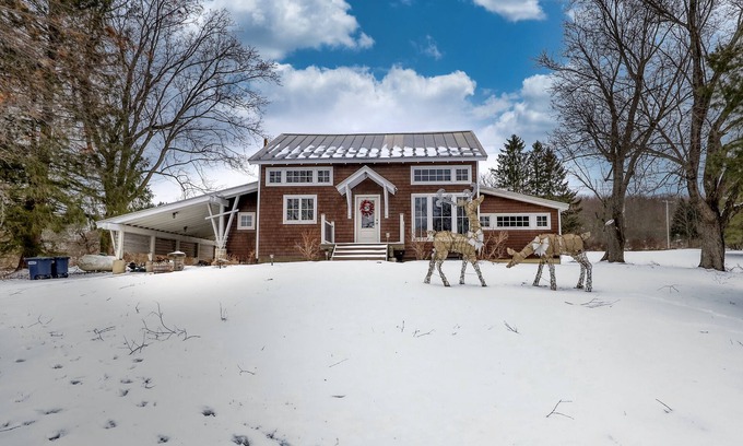 Ellicottville Ski Chalet | Modern Chalet, 2 Acre lot, HOT TUB and NEW OUTDOOR FIREPIT