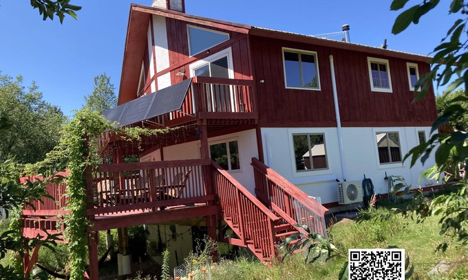 Bessemer Ski Chalet | Modern Chalet -AC, hot tub, sauna + pets welcome