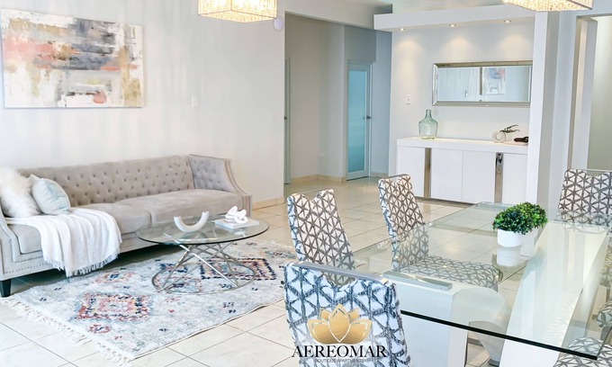 Cangrejo Arriba House | Modern Chic home close to airport and beach