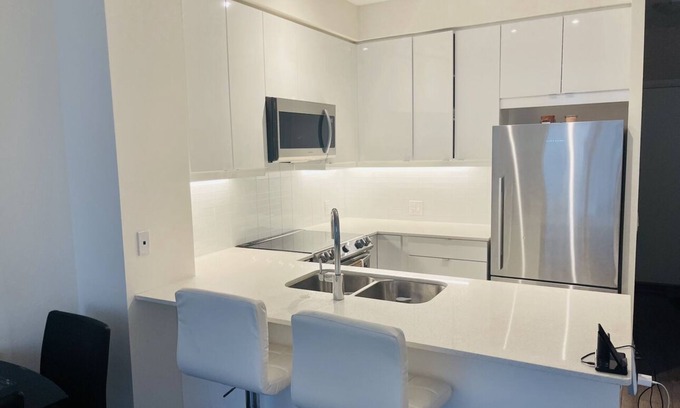 Islington - City Centre West Condo | Modern City Apartment with Terrace