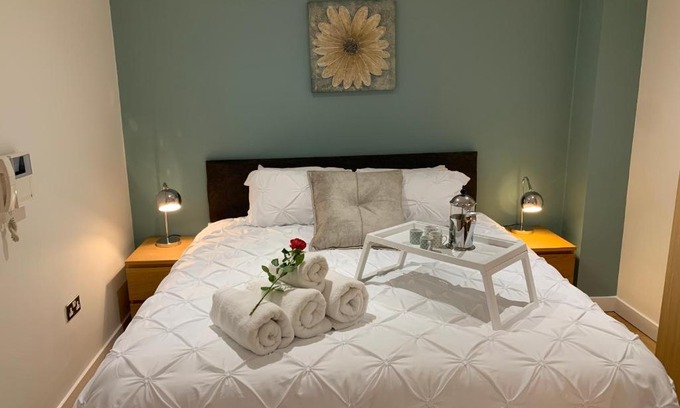 Sheffield Apartment | Modern, City Centre, Studio Apartment with FREE WIFI, GYM ACCESS, NETFLIX - West One