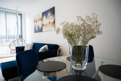 Leeds City Center Apartment | Modern City Centre Two Bedroom Suite & NETFLIX & WIFI