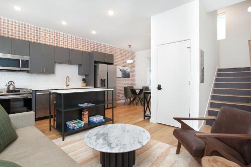 Knoxville Apartment | Modern Cityscape Downtown Knoxville