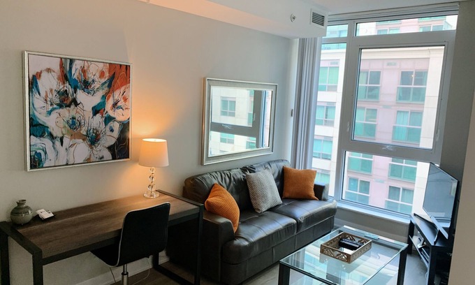 Grange Park Condo | Modern & Clean 1 Bed 1 Bath, Richmond & Simcoe, Fully Equipped