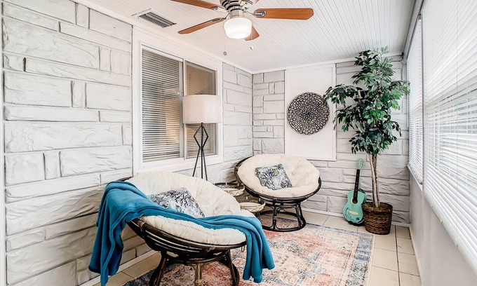 United Central House | Modern, Clean & Cozy