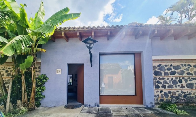 Santa Ana House | Modern colonial house
