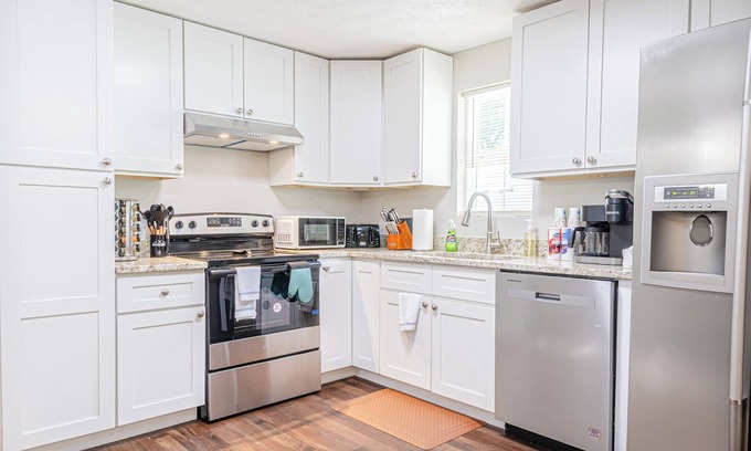 Columbus House | Modern Columbus Haven Military