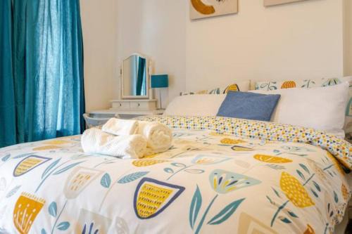 Meltham House | Modern Comfort for 5 Relax, Stay & Explore