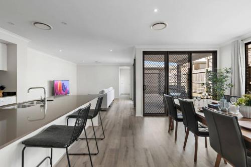 Mango Hill House | Modern Comfort Patio and Workstation with Garage