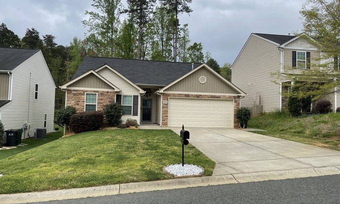 Charlotte House | Modern Comfort Relax Ready - No Smoking or Pets allowed