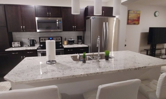 Southeast Edmonton House | Modern Comfort within Laurel