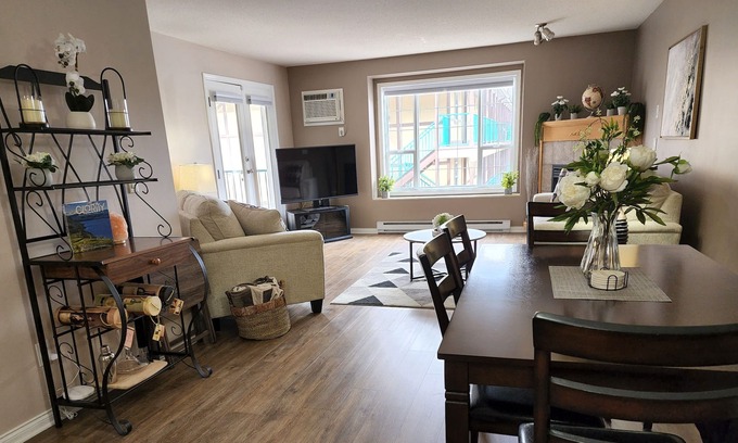 Okanagan-Similkameen Condo | Modern Comfortable Retreat Near All the Gems of the Sunny Okanagan