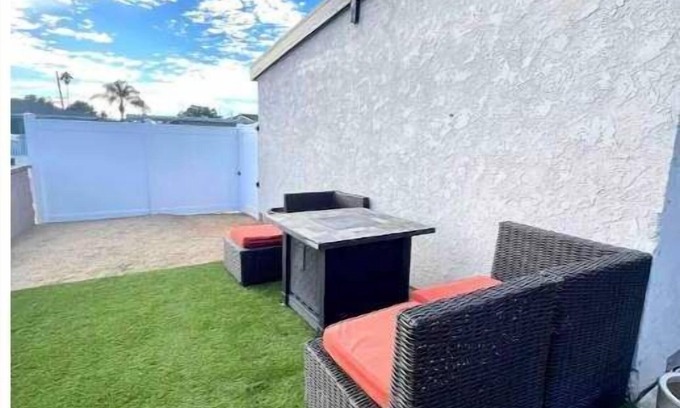 Harbor Gateway South House | Modern, Comfortable 3bd w/Backyard Space & Grill