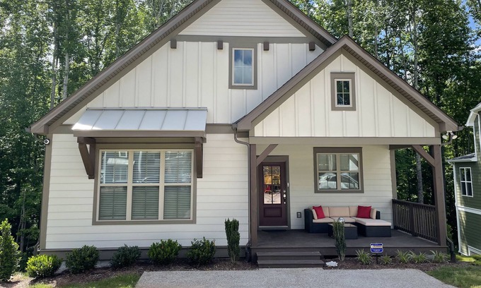 Dickel House | Modern, Comfortable Lake Home with Screened Patio