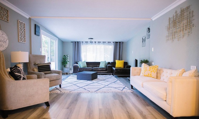 Carmichael House | Modern&Comfy 5beds-3 king-1Q -1Full -3baths-full kitchen nearby American River
