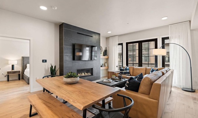 Tamarack Resort Condo | Modern Condo|Gas Fireplace|Balcony with Plaza View