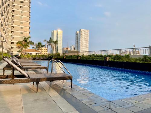Pasay Apartment | Modern Condo near Airport, MOA and PICC