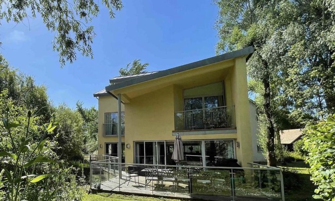 Cirencester House | Modern contemporary home in beautiful setting
