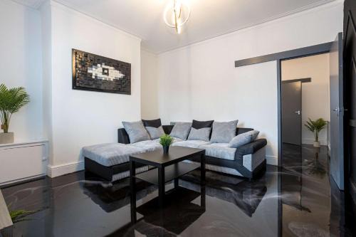 St Helens House | Modern & Convenient 2 Bedroom House in St Helens