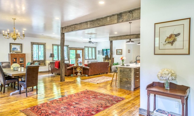 Asheville House | Modern Converted Barn,3 Kng Bdrms,3.5 Baths,Mtn Creek/Pool TBL/Deck Gas Fire TBL