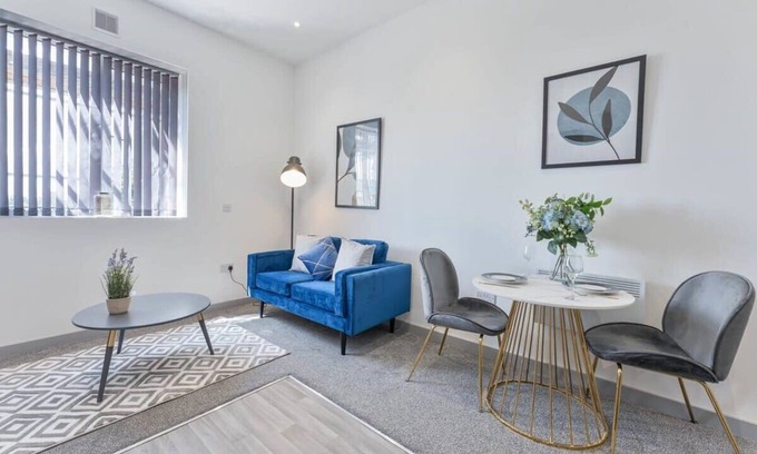 Brierley Hill Apartment | Modern & Cosy 1 Bedroom Budget Apartment in Dudley