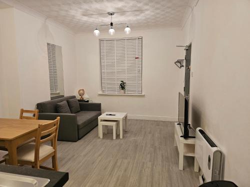 Bridgend Apartment | Modern & Cosy 1 bedroom flat in Bridgend town
