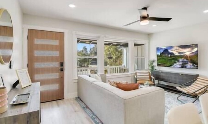 Terrell Heights House | Modern Cottage+8 Guests+Covered Patio+Weber Grill
