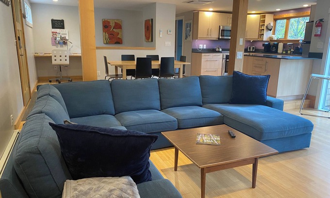 Jackson Cottage | Modern Cottage Jackson, NH. Minutes from Hiking, Shopping, Storyland, Skiing