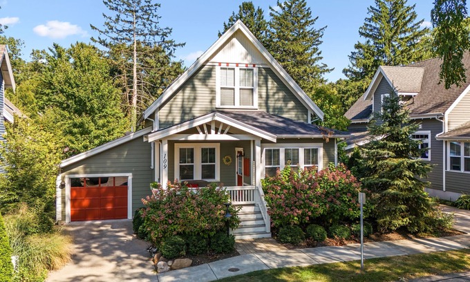 New Buffalo Cottage | Modern Cottage "M" Luxury home w/hot tub, community pool-walk to town & beach