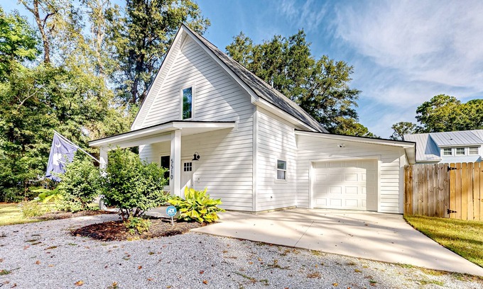Johns Island House | Modern cottage with all-new interior, patio, AC, & W/D - near beaches & golf
