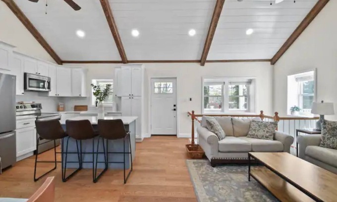 Leesburg Cottage | Modern Country Cottage in Wine Country