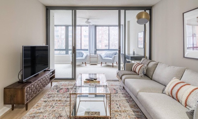 Radnor - Fort Myer Heights Apartment | Modern Court House 1BR w/Elevator, near Plaza & Dining, by Blueground