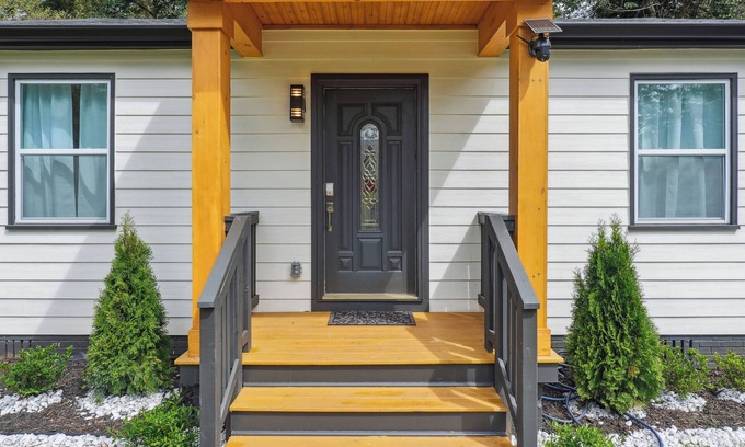 Sylvan Hills House | Modern Cozy 2 BR Oasis Near ATL Airport Perfect For Business & Leisure Travelers