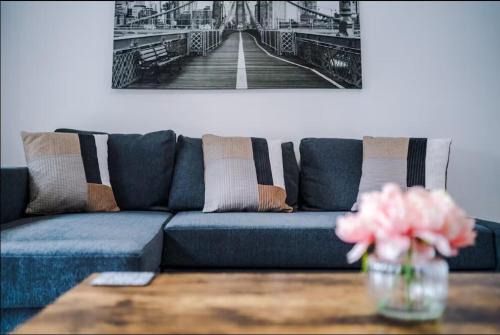 Golborne Apartment | Modern & Cozy 3BR House - Sleeps 8