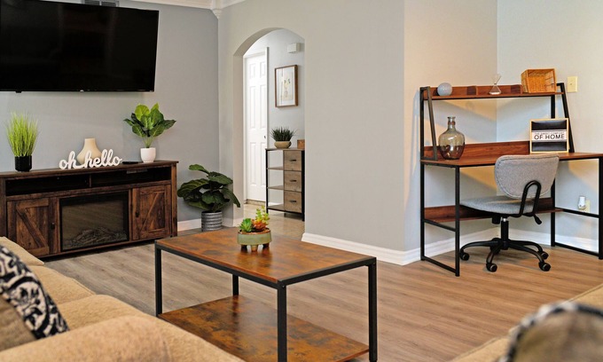 Florence House | Modern & Cozy 4 Bedroom home !