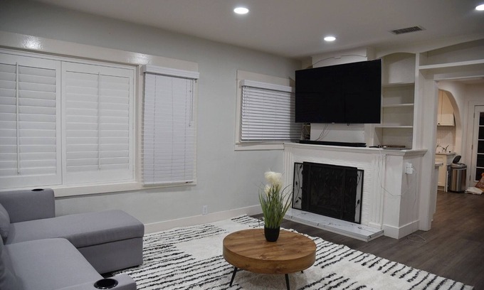Riverside House | Modern & Cozy Family Home in Wood Streets of Riverside