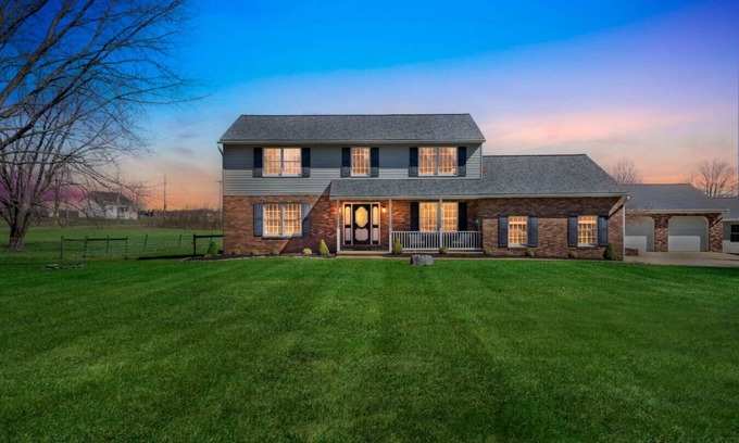 North East House | Modern cozy get-away* game room-amish country
