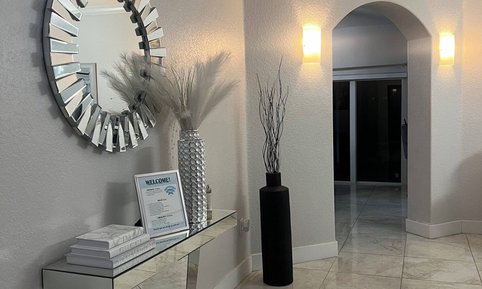 Tamiami House | Modern cozy home