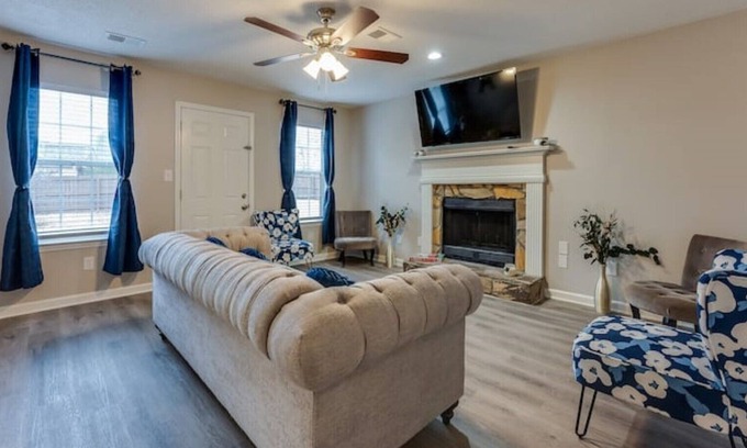 Riverdale House | Modern Cozy Humble Abode 15 mins from ATL Airport