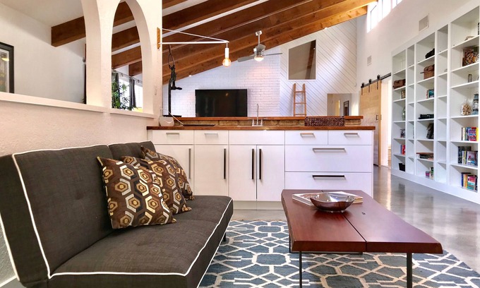 Scenic Oaks House | Modern cozy luxury property