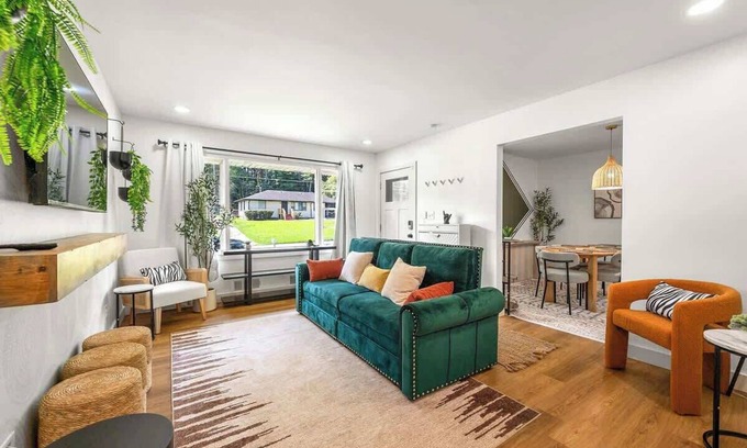 Browns Mill Park House | Modern Cozy n Trendy Ranch Home!