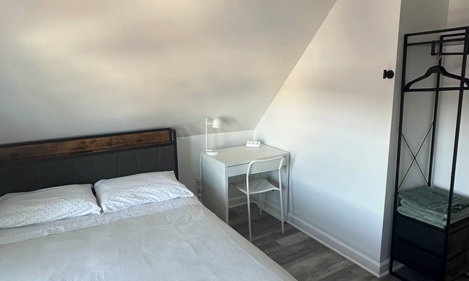 Queens House | Modern & cozy Room in Queens nearTrain 4long stays