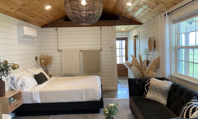 Ochlocknee Apartment | Modern, cozy, Studio Apartment