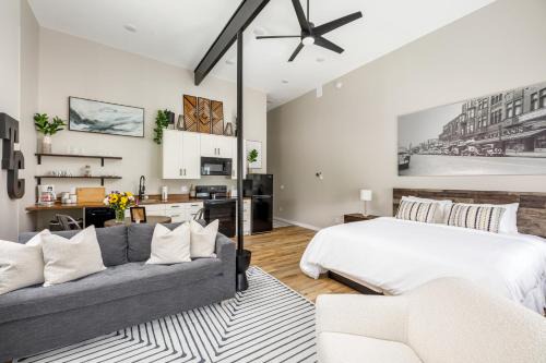 Traverse City Apartment | Modern & Cozy Studio Walk to Downtown & Beach