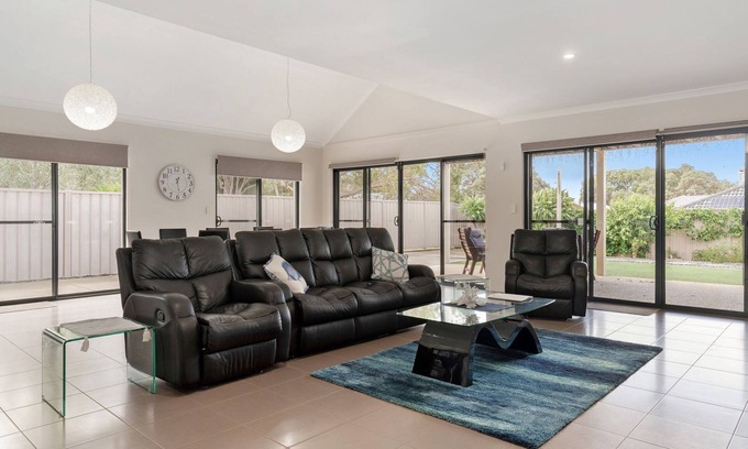 Dawesville House | Modern Dawesville Foreshore Family Escape with Views